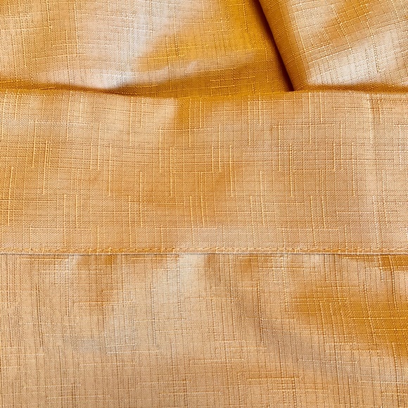 🦃 SALE 60"x84" oblong, gold, hotel/restaurant supply oblong tablecloth. Like New - Picture 5 of 8